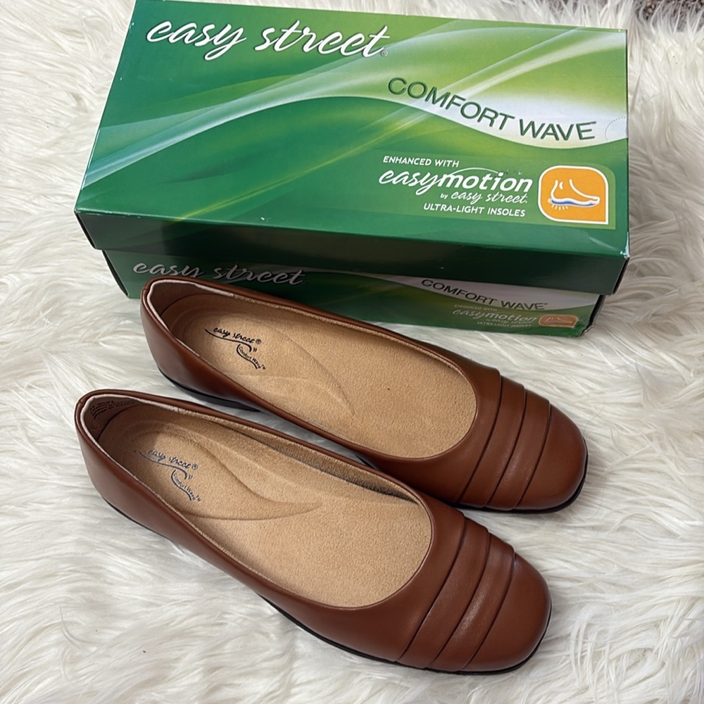 NEW In Box Easy Street Ultra Light Insoles Tan/Brown Slip Ons Size 8W